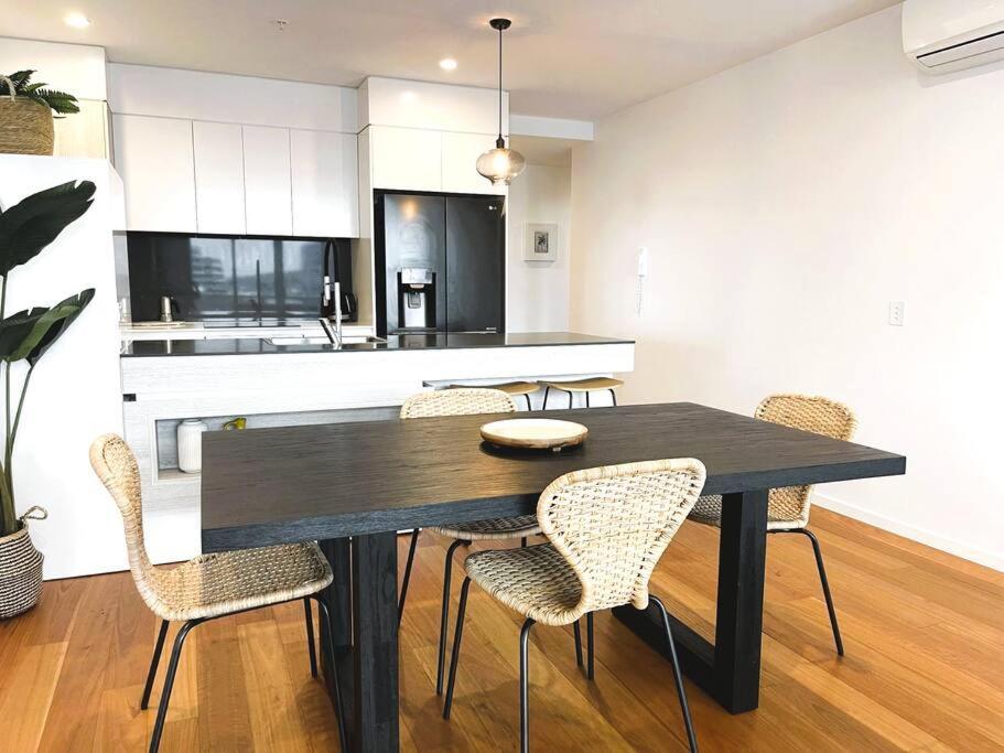 Burleigh 1 Bed Location *