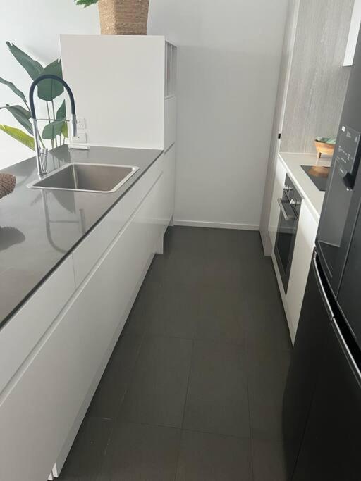 Burleigh 1 Bed Location Apartment