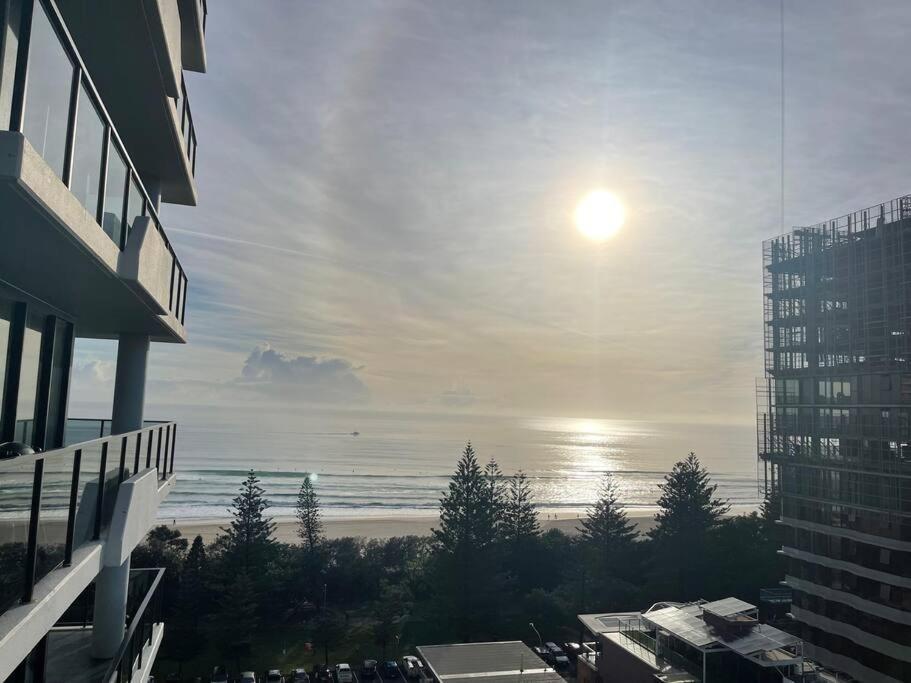 Burleigh 1 Bed Location Apartment *
