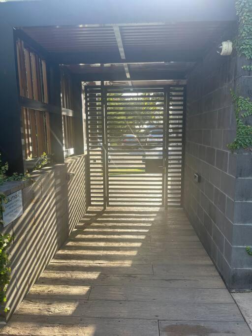 Burleigh 1 Bed Location Apartment *