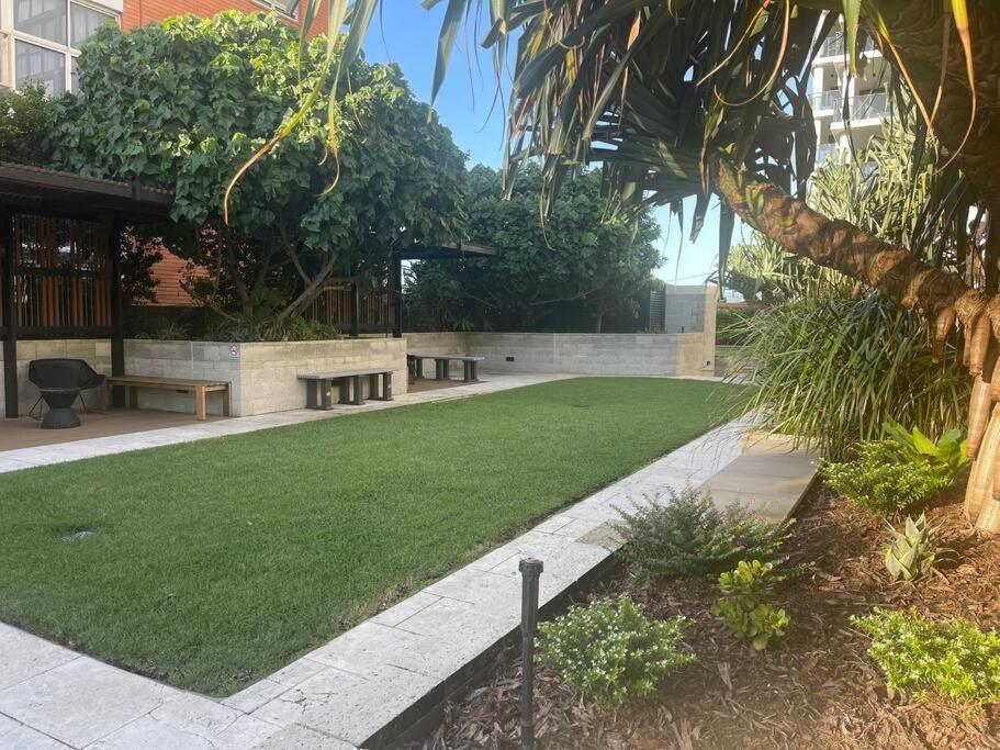 Burleigh 1 Bed Location Apartment
